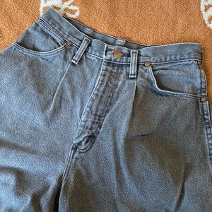 Womens wrangler washed black color, womens size 26